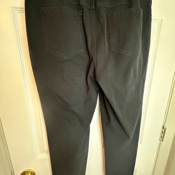 Isaac Mizrahi Live Black 12T Ankle/Capri Length Pants‎ - Picture 3 of 4